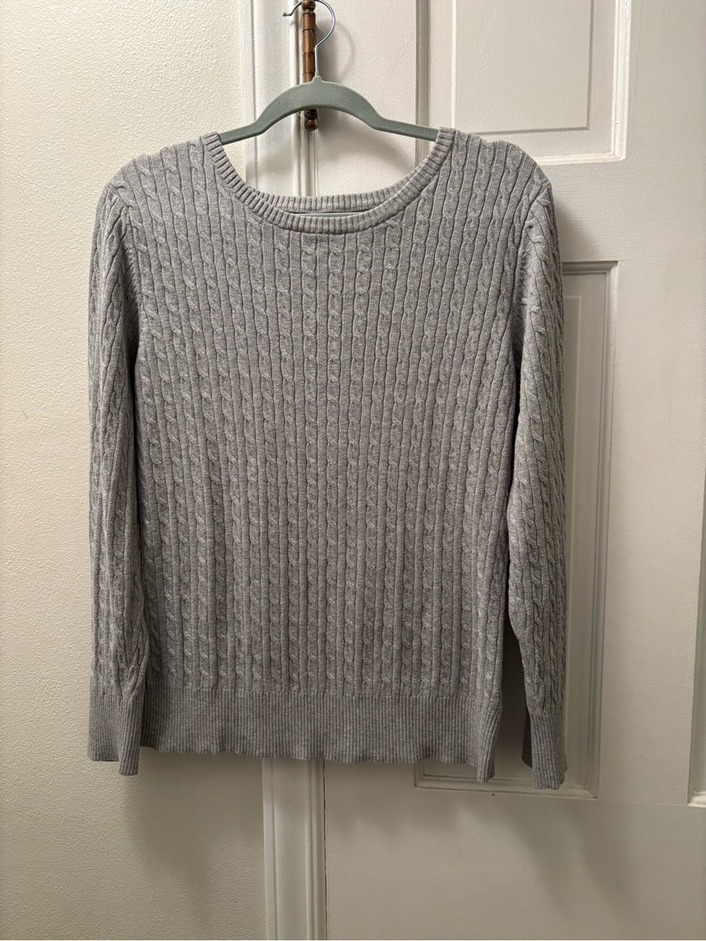 Sonoma Light Gray Cable Knit Crewneck Sweater
100% Cotton
Size XL